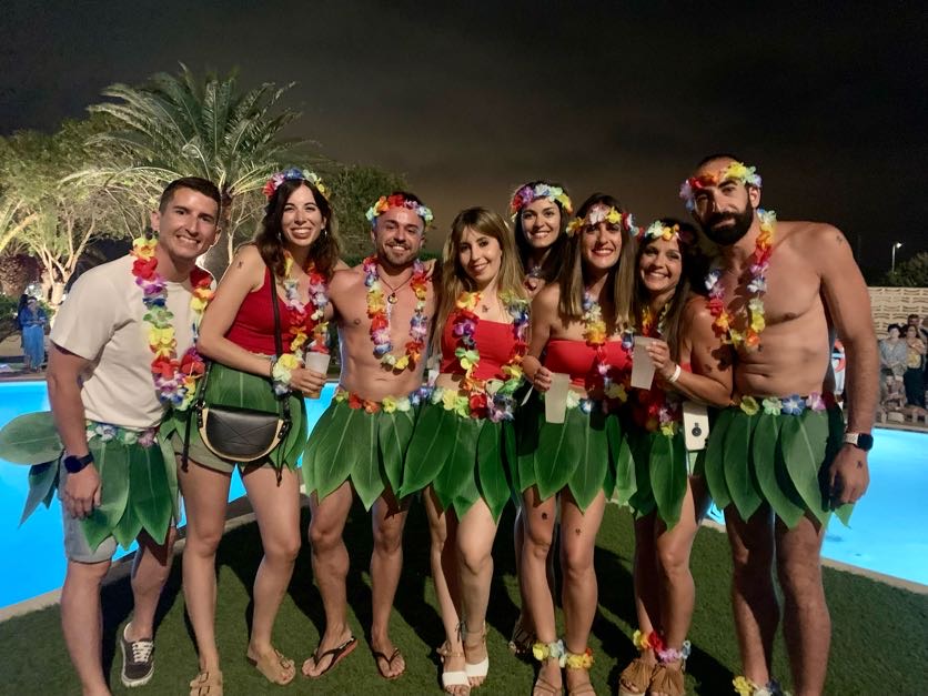 Espectacular viernes-noche de disfraces